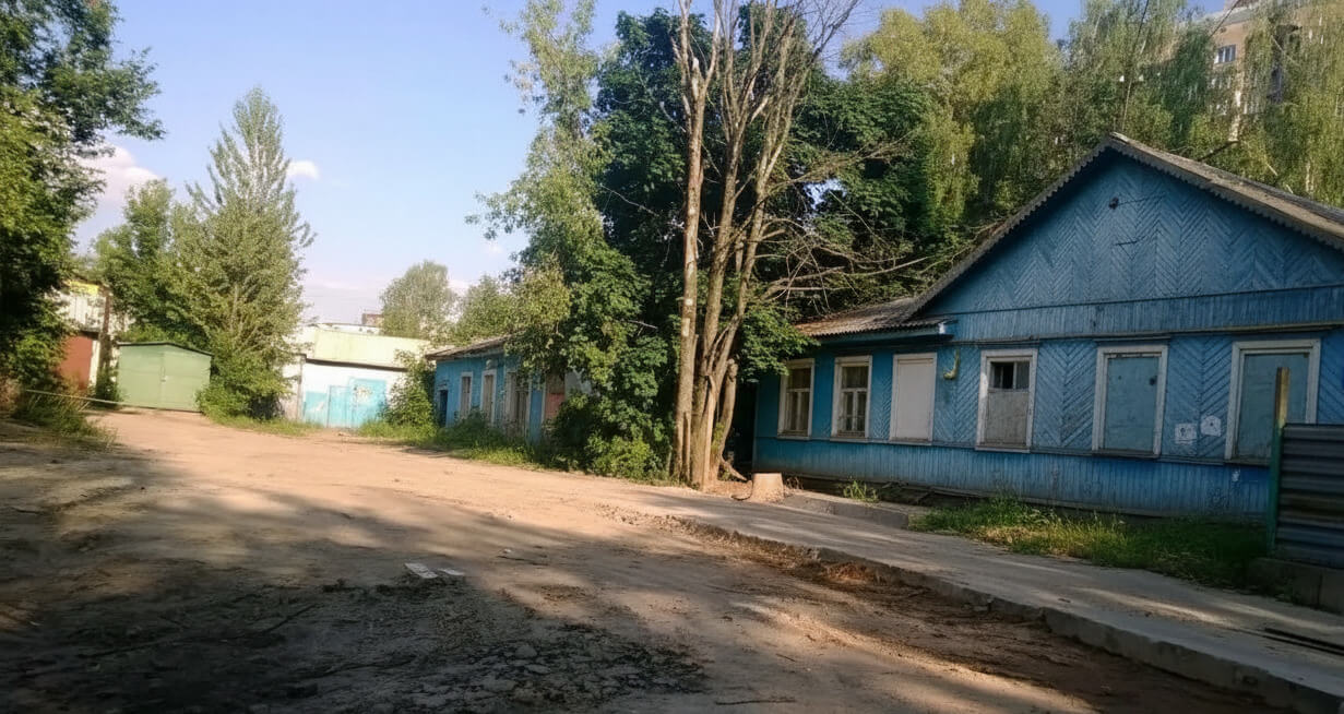 Демонтаж бывшего магазина-дома в пригороде