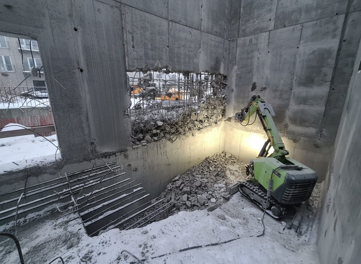 Частичный демонтаж конструкций при реконструкции здания